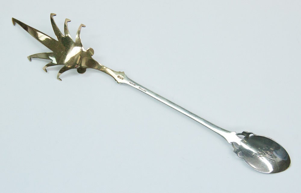 Antique Gorham Lily of the Valley Sterling Silver Serving Fork In Excellent Condition In Montreal, QC