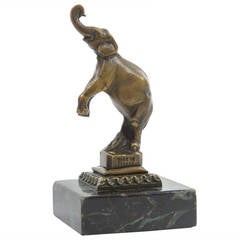 Figurine en bronze Art Déco d'un éléphant qui danse