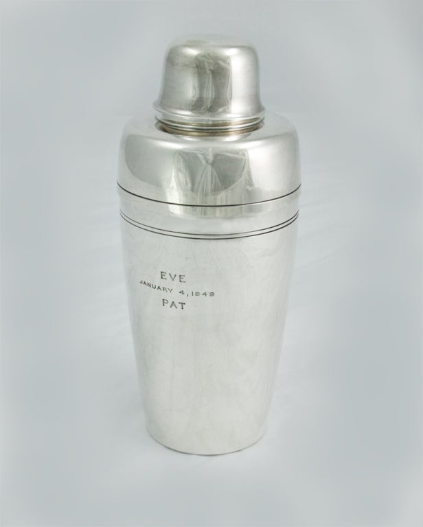 Shake ‘em up in style… Beautyful in it’s simplicity Tiffany & Co. Cocktail Shaker in Sterling Silver
Marked on base: TIFFANY & Co MAKERS STERLING SILVER 9727 MAKERS 23 24 8 M    1 pint Patent 6, height: 7 ½”= 16cm, approx. weight: 392.92 gm = 12.62