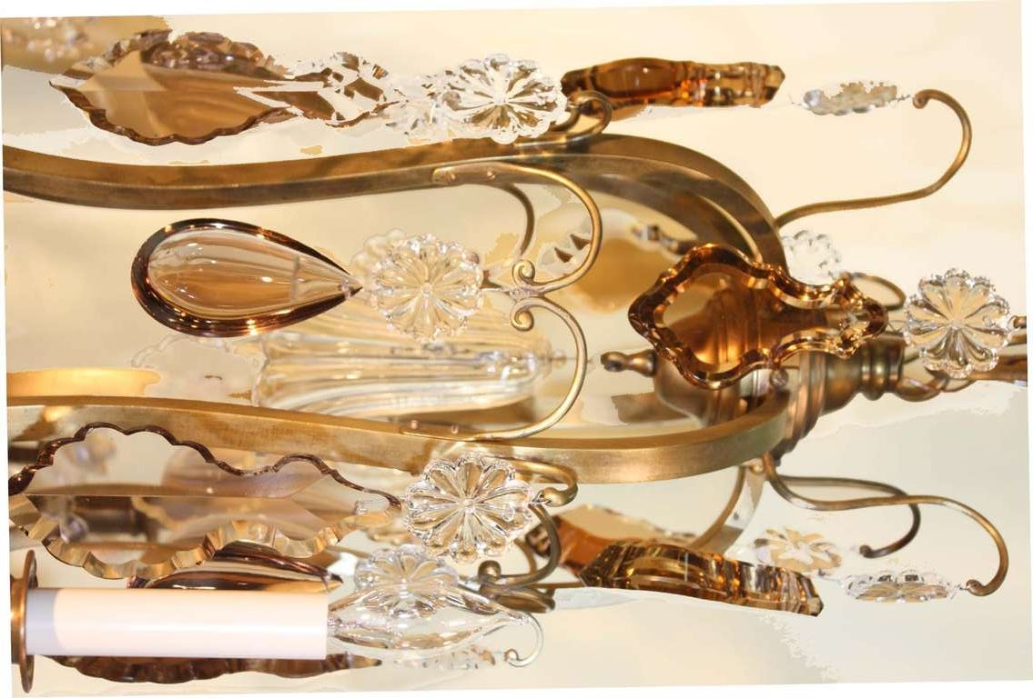 Louis XV Style Gilt Bronze and Crystal Fifteen-Light Chandelier In Good Condition For Sale In Montreal, QC