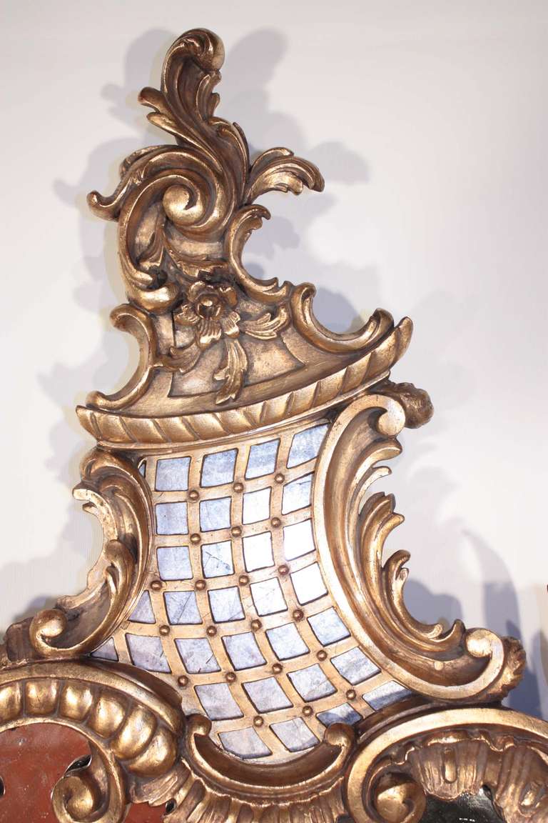 Francese Specchio in legno dorato in stile Luigi XV in vendita
