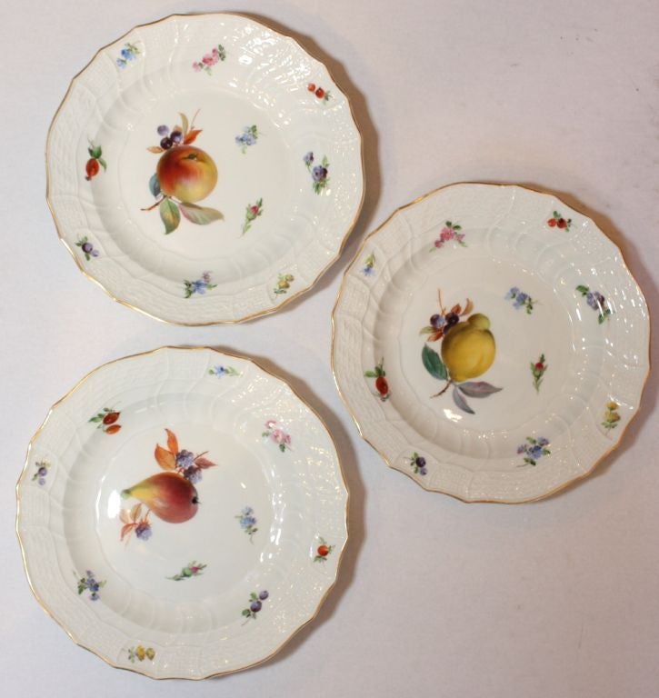 Hand-Painted Set of Ten Meissen Porcelain Fruit Plates