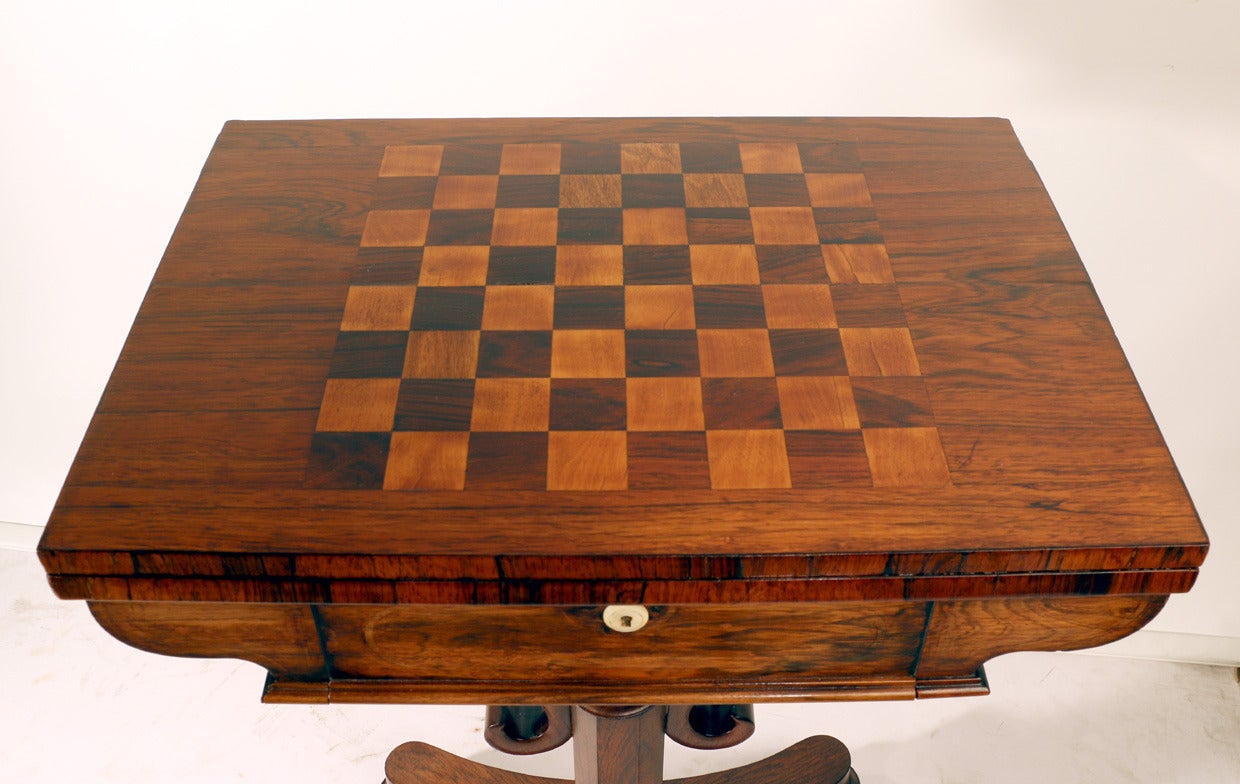 William IV Rosewood Fold-over Chess ond Games Table In Good Condition In Montreal, QC