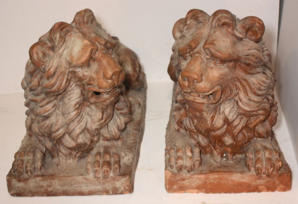 Pair of Terra Cotta Lions In Good Condition In Montreal, QC