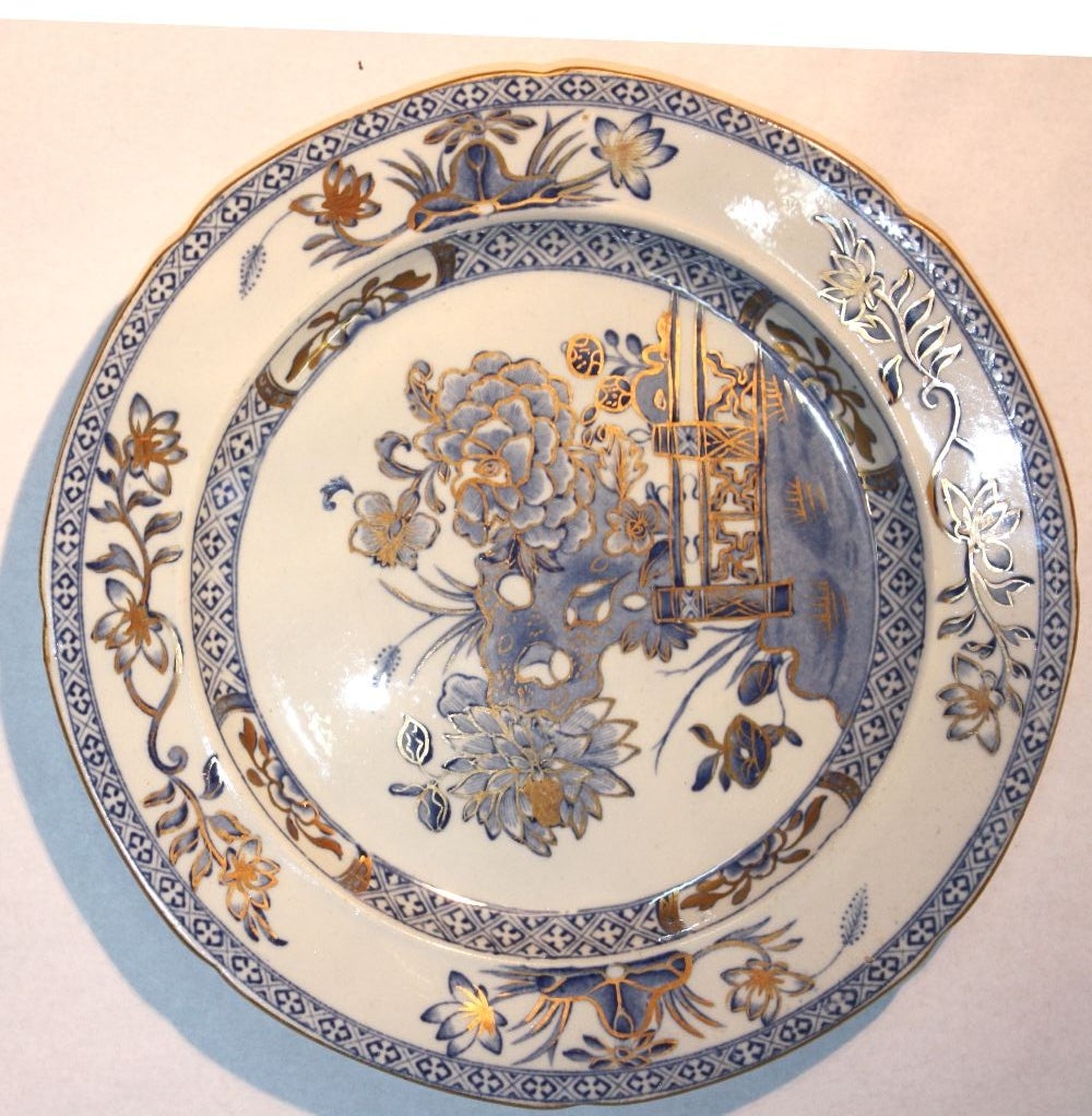 Set of 14 Mason's Ironstone blue and white plates in the Chinese taste, with overglaze gilding. Backstamp impressed 