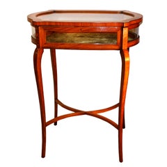 Mesa de bisutería eduardiana de madera satinada