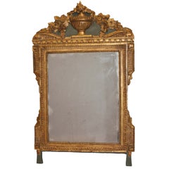 Espejo de madera dorada tallada de época Luis XVI