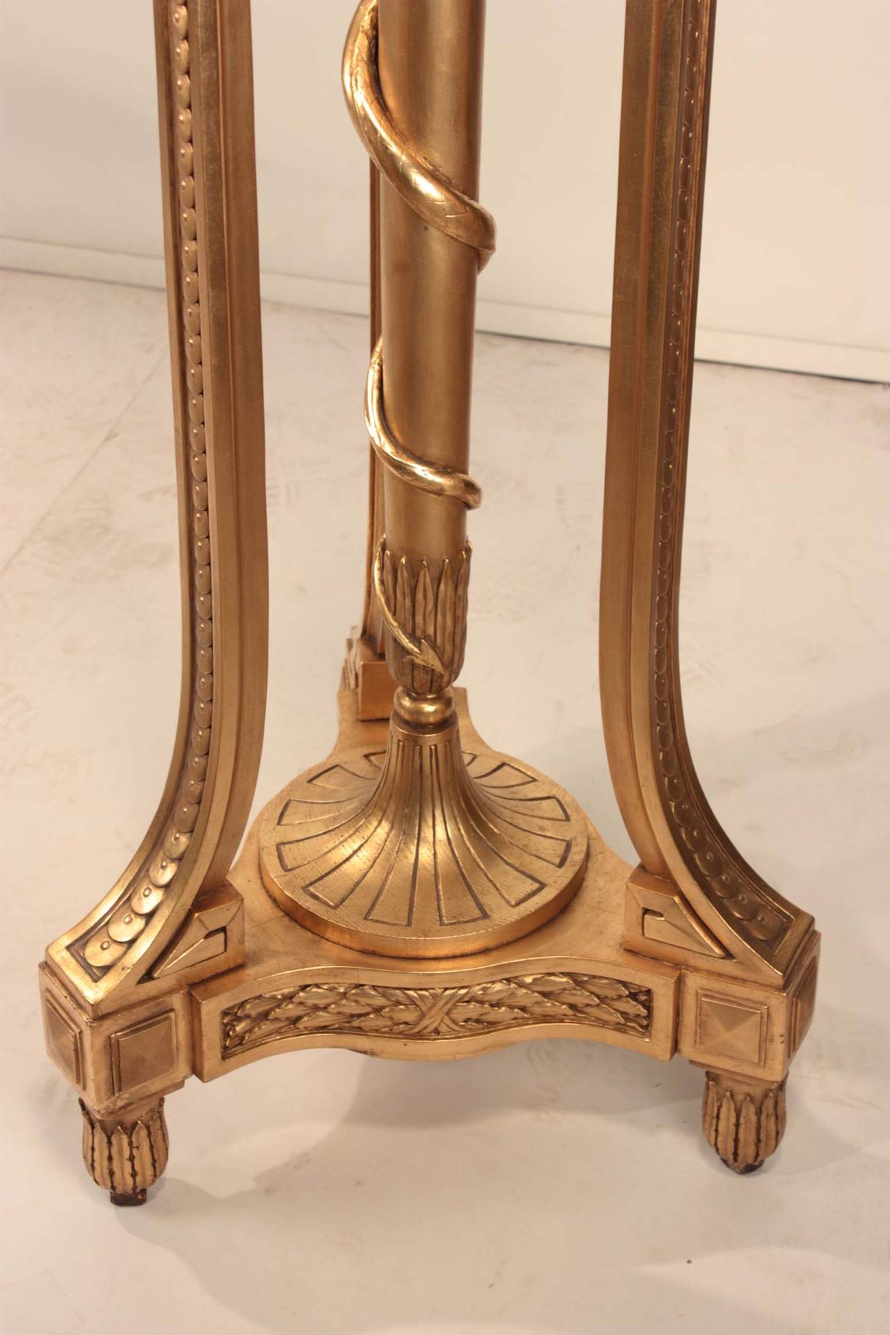 An Important Pair of   George III  Adam Style Giltwood Pedestals In Good Condition For Sale In Montreal, QC