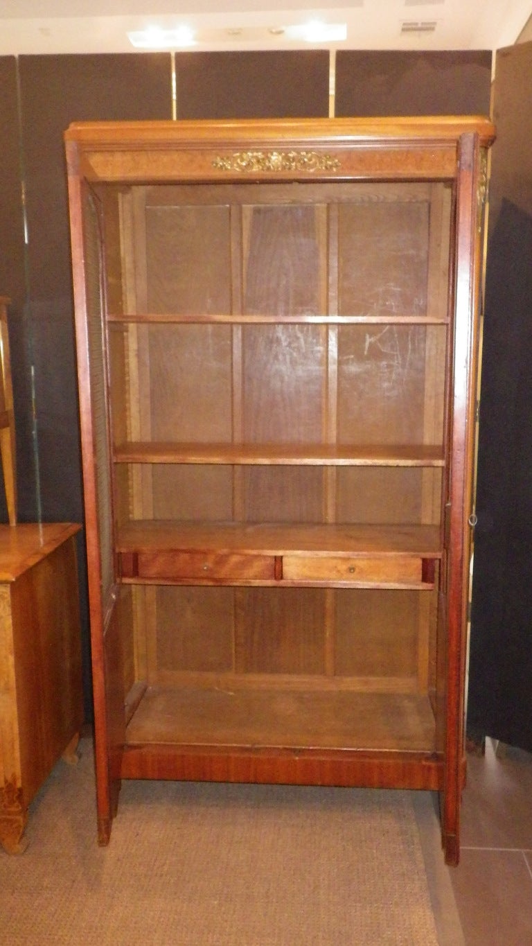 French Turn of the Century Walnut Veneer Drawer Armoire In Excellent Condition For Sale In Los Angeles, CA