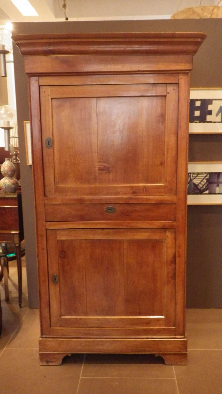 19th Century French Armoire In Excellent Condition For Sale In Los Angeles, CA