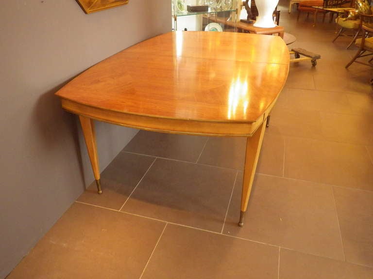 Rounded Sides DiningTable In Excellent Condition In Los Angeles, CA