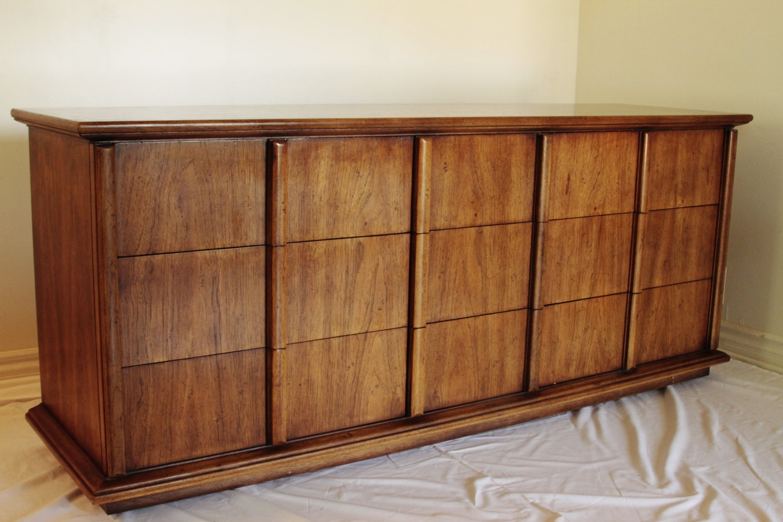 Henredon 9-Drawer Dresser