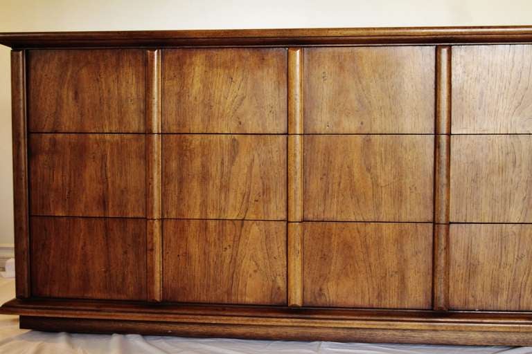Henredon 9-Drawer Dresser In Excellent Condition In Los Angeles, CA