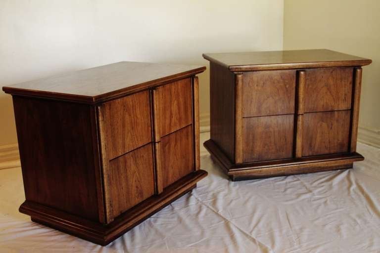 Pair of Henredon Nightstands/ Side Tables at 1stdibs