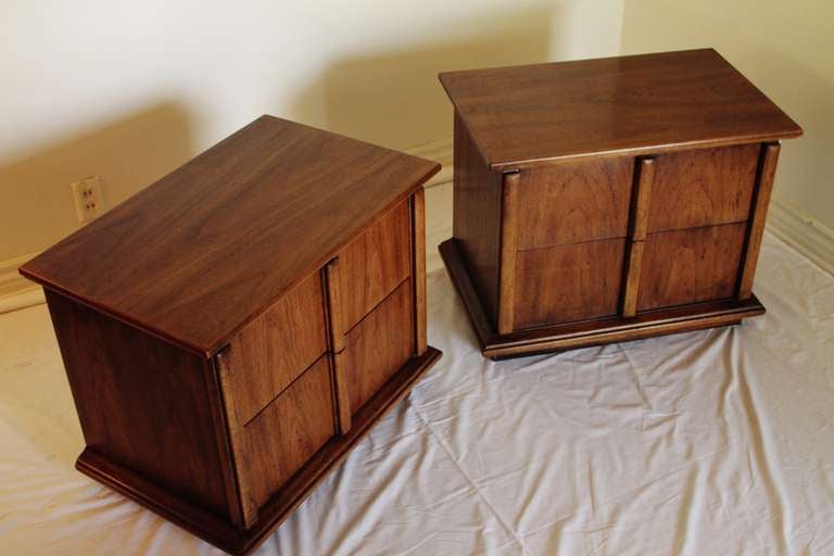 Pair of Henredon Nightstands/ Side Tables at 1stdibs