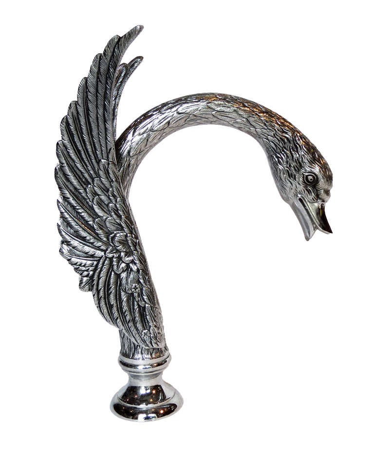 Gorgeous Roman tub spout by Sherle Wagner. The spout itself comes in the form of the neck and head of a goose. The knobs and levers have matching, extremely detailed, texture. This is truly a great find at a great price.

Measurements:

The