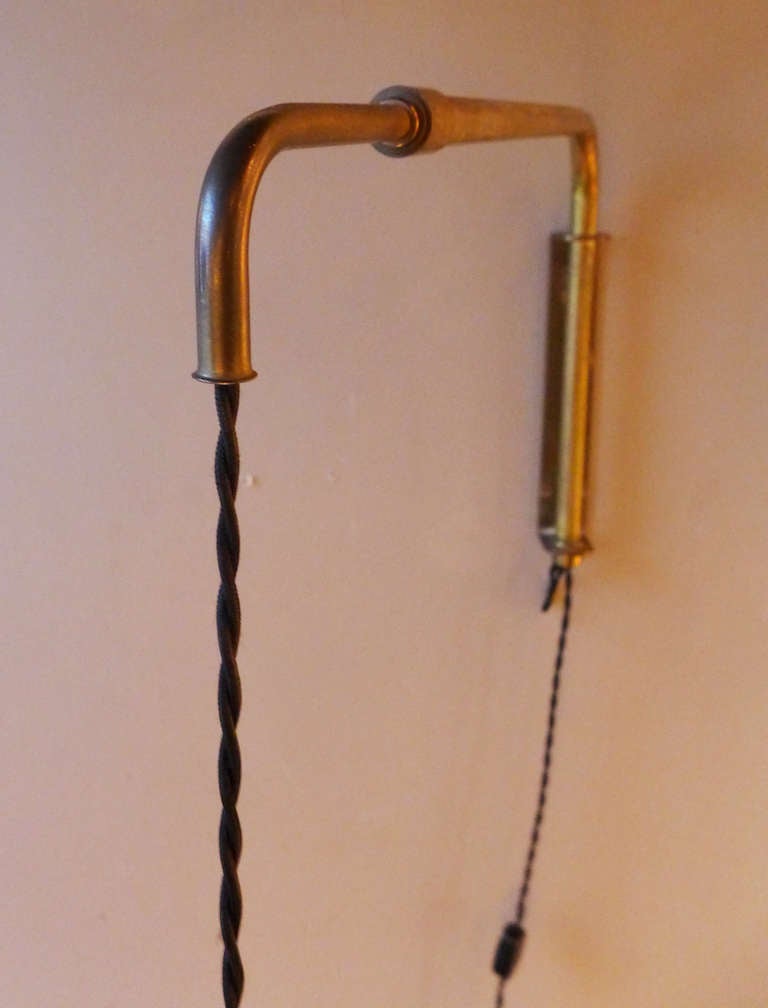 1960s Brass & Glass Articulating Wall Sconce by Lightolier In Excellent Condition In Los Angeles, CA