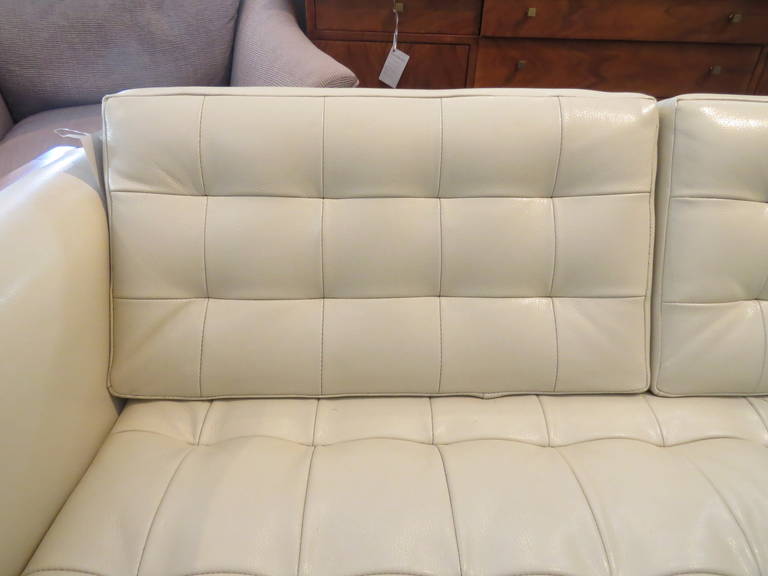 Late 20th Century Leather Sofa Attributed to Knoll For Sale