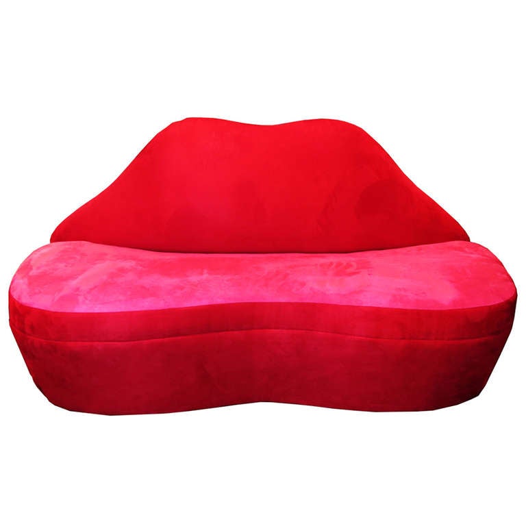 Unique "Hot Lips" Couch at 1stDibs