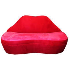 Unique "Hot Lips" Couch