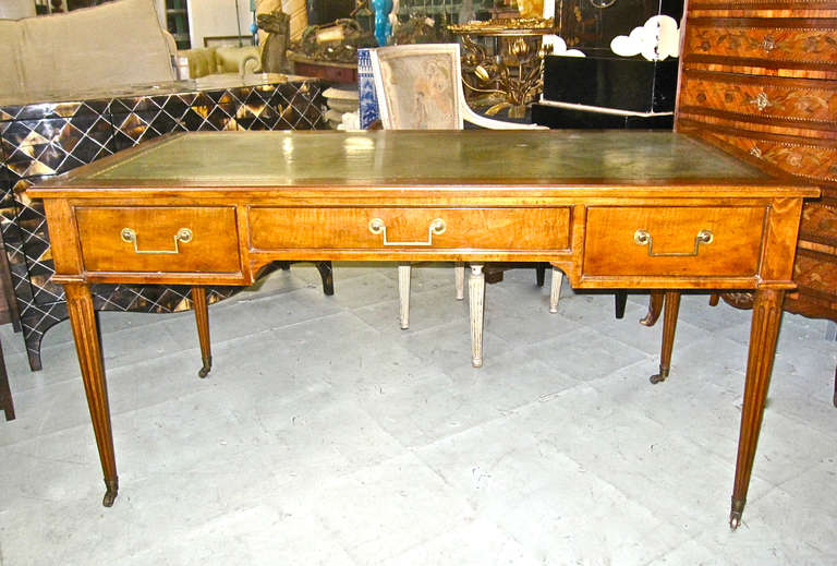 Louis XVI style Bureau Plat or writing desk by Baker Furniture dating to the 1960's or 1970's. This desk was created at the height of Baker's dominance of the luxury American furniture market and it is in original very good condition. There is minor
