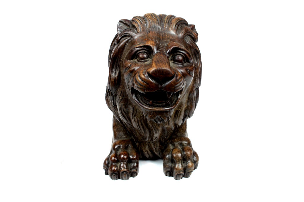 English 19th Century Figural Carved Oak Lion For Sale