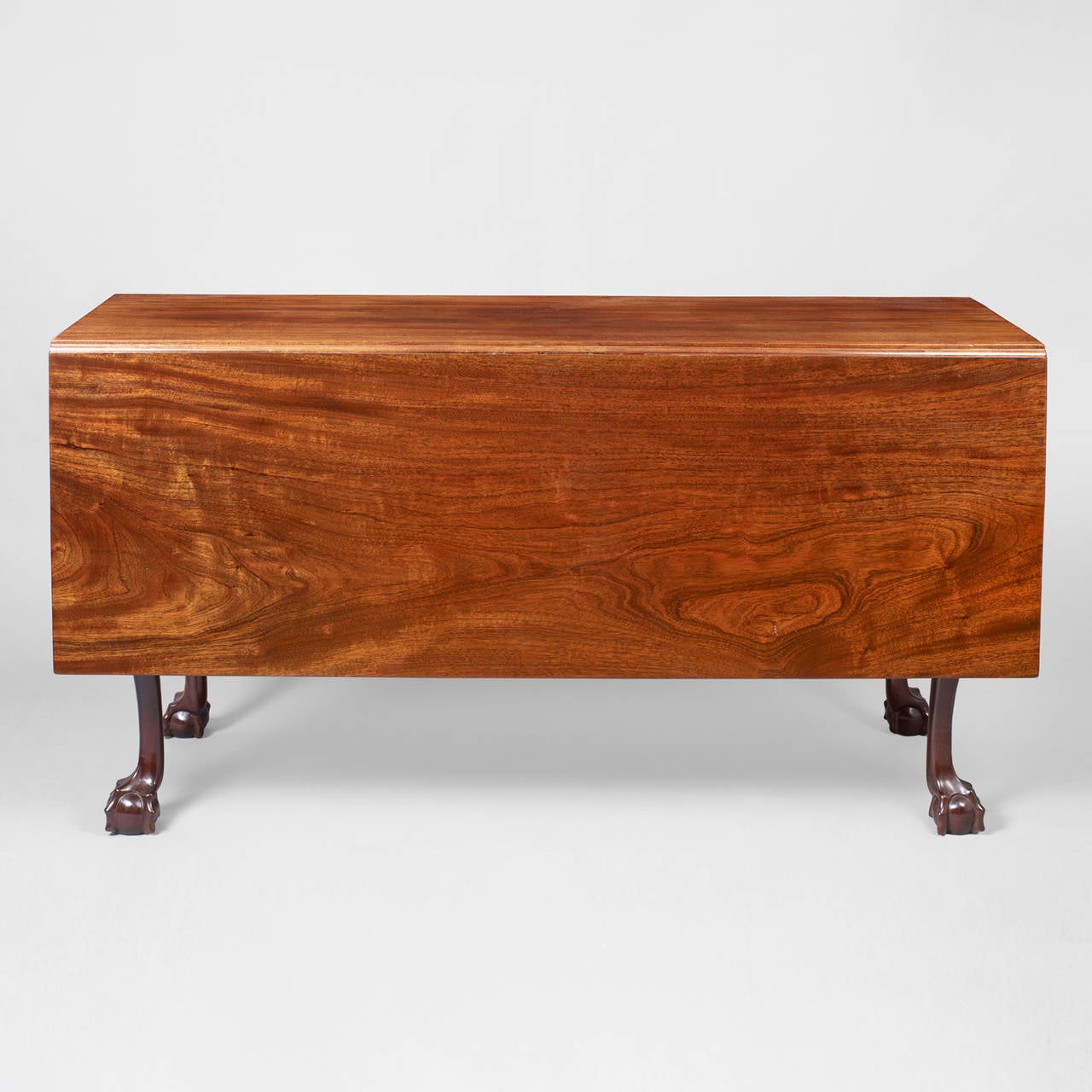 Possibly attributed to Gilbert Ash.
New York, circa 1760-1775.
Mahogany, white oak, pine, poplar: secondary woods.
Provenance: Tillou Gallery, advertised in Magazine Antiques, March 1969,
Private Collection, Buffalo, New York.

The table is