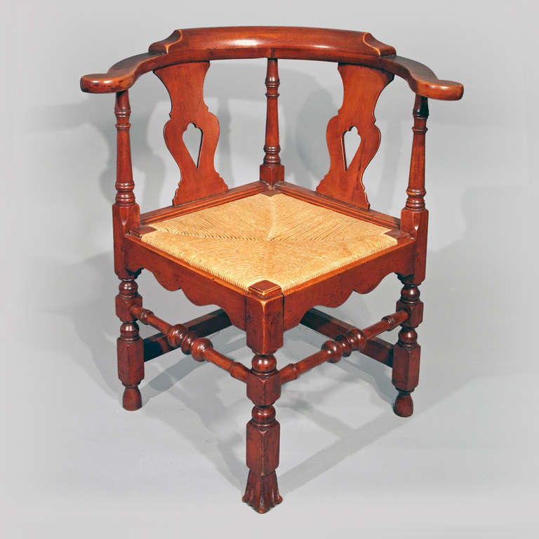New England, probably Massachusetts
Ca. 1750-1770.
Maple, rush seat
Condition: Early repair to one arm, rush on slip-seat (early 20thc.) otherwise in fine condition.
A wonderful example of a 