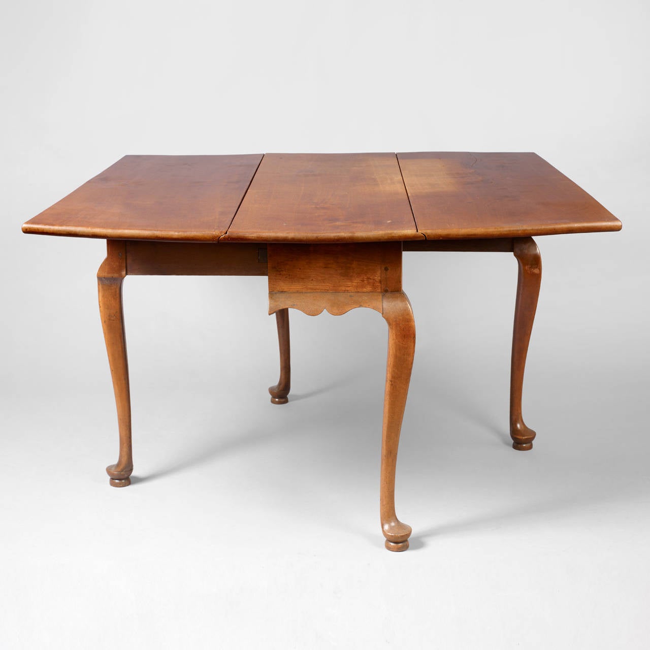 Queen Anne Drop-Leaf Dining Table