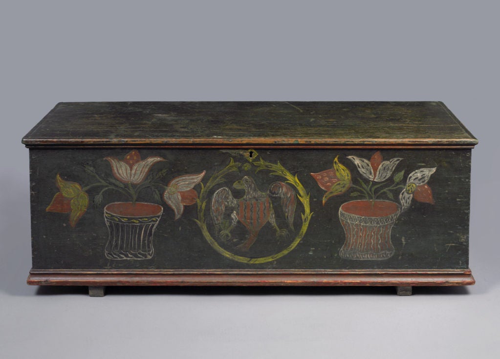 Probably New York State, ca. 1790-1800<br />
Painted decorated with an eagle surrounded by a wreath flanked by potted flowers. The chest is supported by shoe feet.