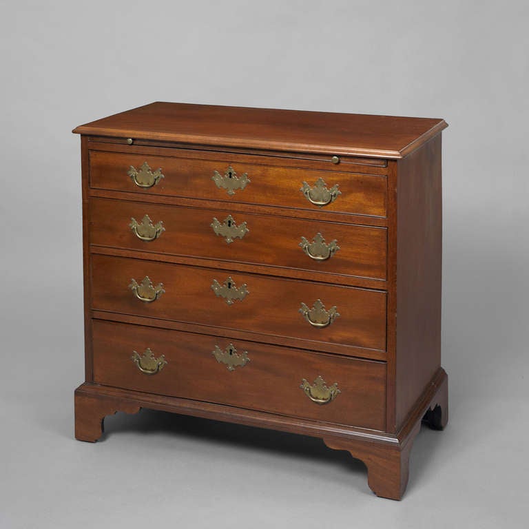English, ca. 1770
Mahogany, pine secondary
Having a molded top above a writing slide above four graduated drawers supported by a bracket base. Replaced brass.