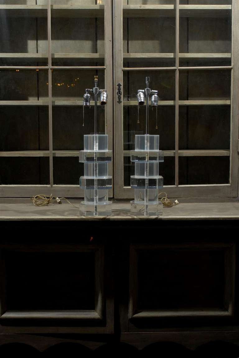 A Pair of Lucite Table Lamps 6