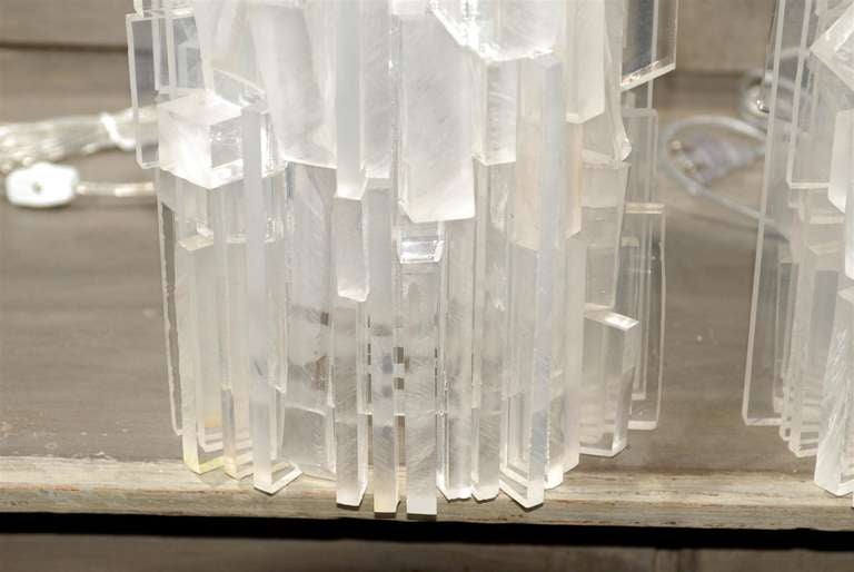 Pair of Lucite Column Lamps In Good Condition In Atlanta, GA