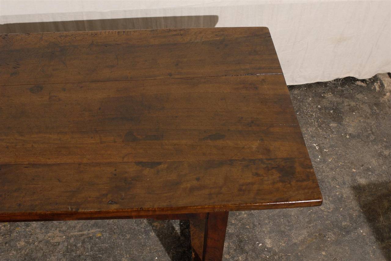 19th Century Italian Library Table of Walnut Wood with Straight Legs For Sale 6