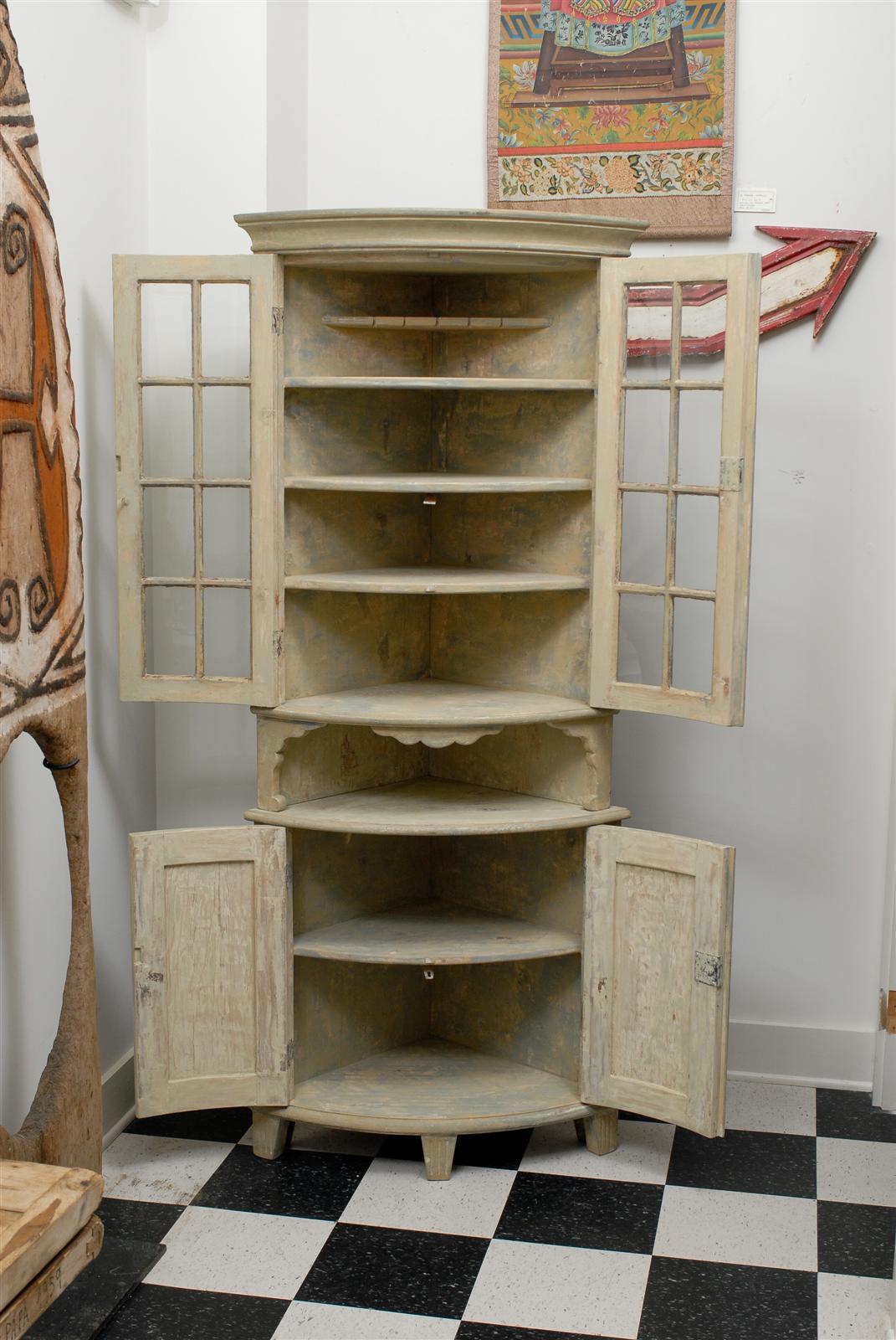 Swedish Period Gustavian Rounded Corner Cabinet, Late 18th-Early 19th Century In Good Condition In Atlanta, GA