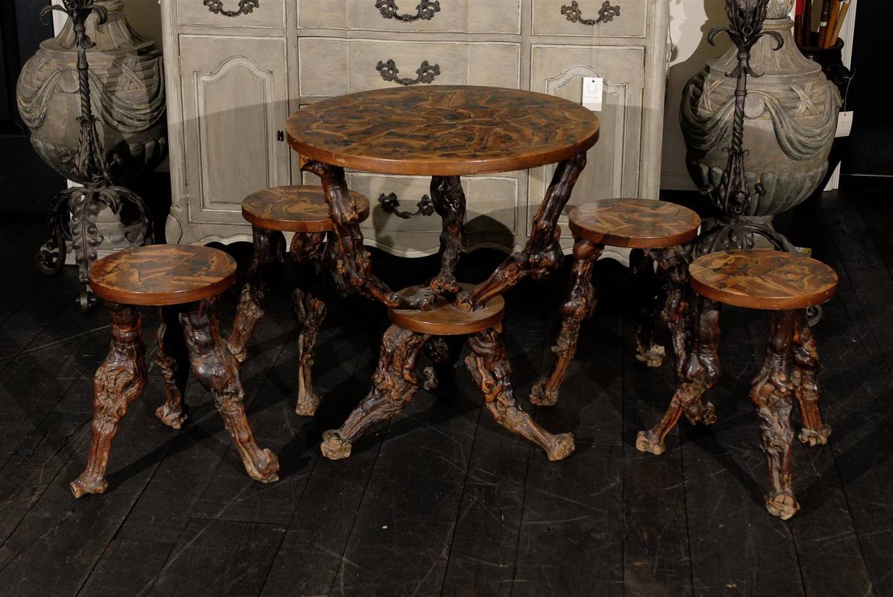 Set of European Grapevine Round Table and Four Accompanying Stools In Good Condition In Atlanta, GA