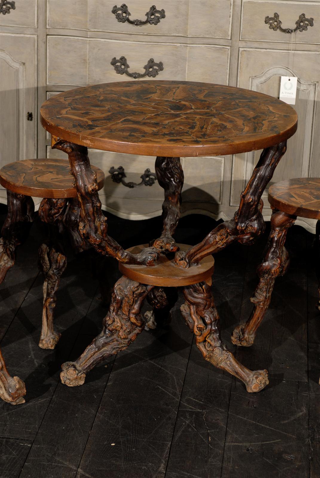 20th Century Set of European Grapevine Round Table and Four Accompanying Stools