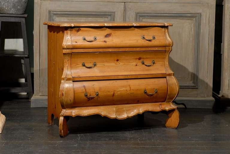 An early 20th century Dutch bombe´ three-drawer chest with front angled feet and scalloped skirt, circa 1920.