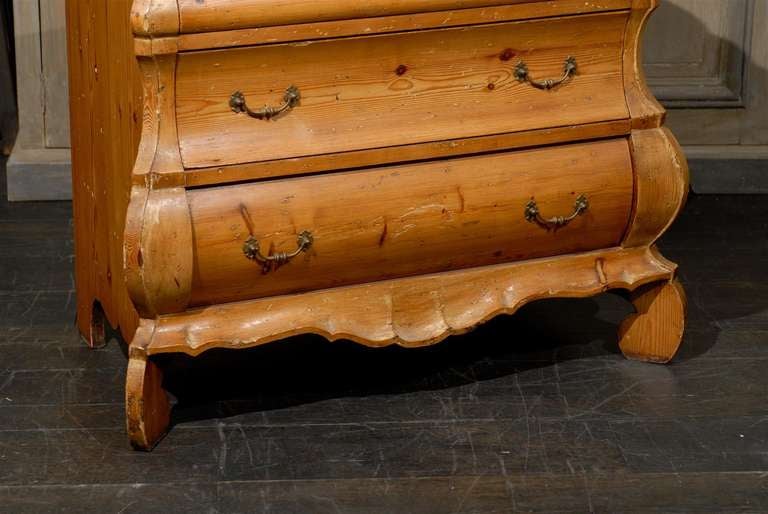 Early 20th Century Dutch Bombé Three-Drawer Chest 1