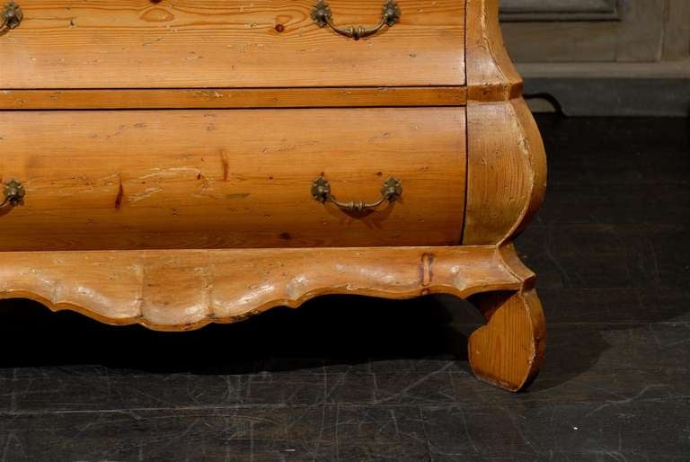 Early 20th Century Dutch Bombé Three-Drawer Chest 5