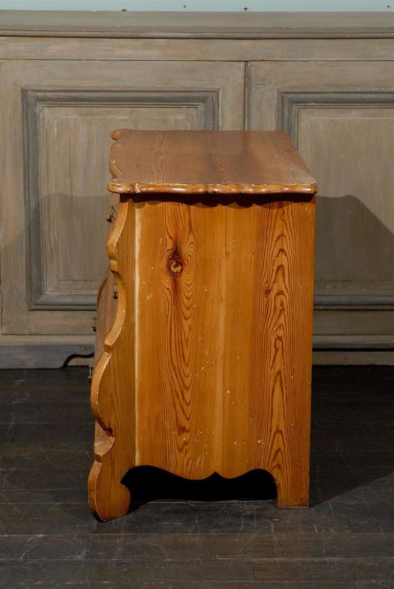 Early 20th Century Dutch Bombé Three-Drawer Chest 6