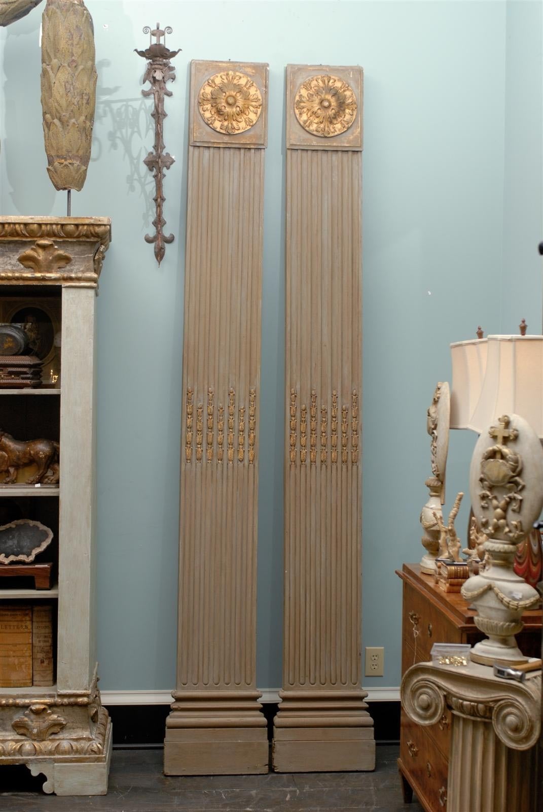 Pair of 19th Century Italian Painted and Gilded Pilasters with Gilded Medallions In Good Condition In Atlanta, GA