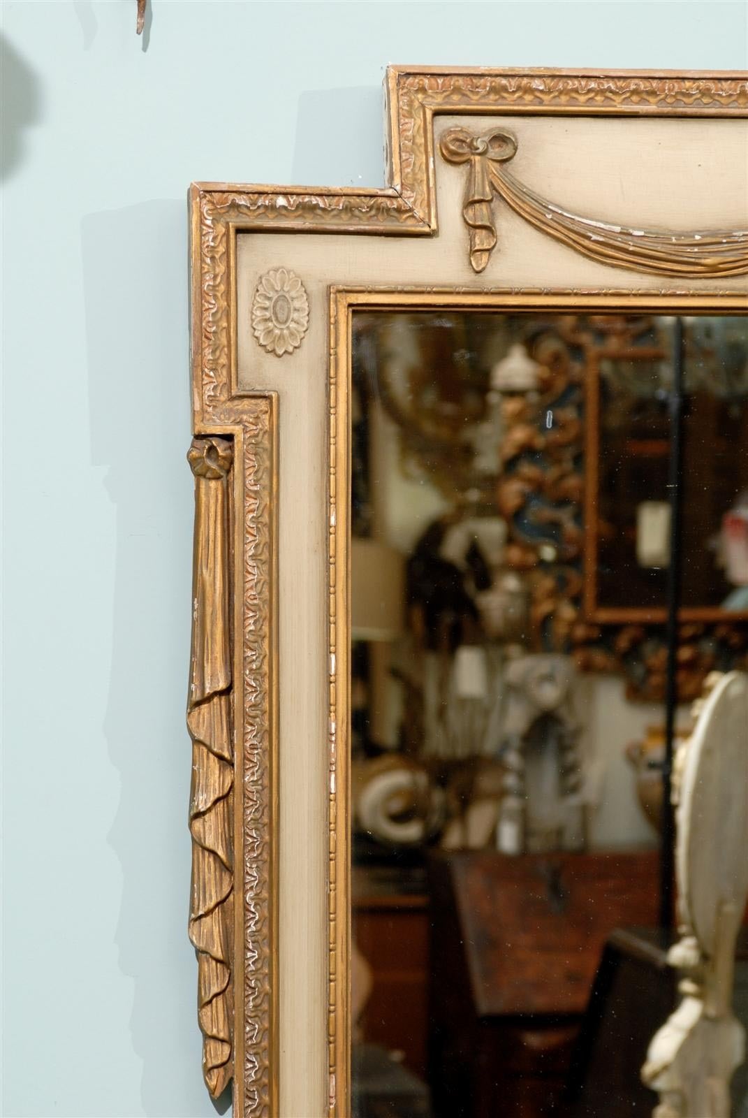 Pair of Painted and Gilded Swedish Mirrors from the Early 20th Century 1