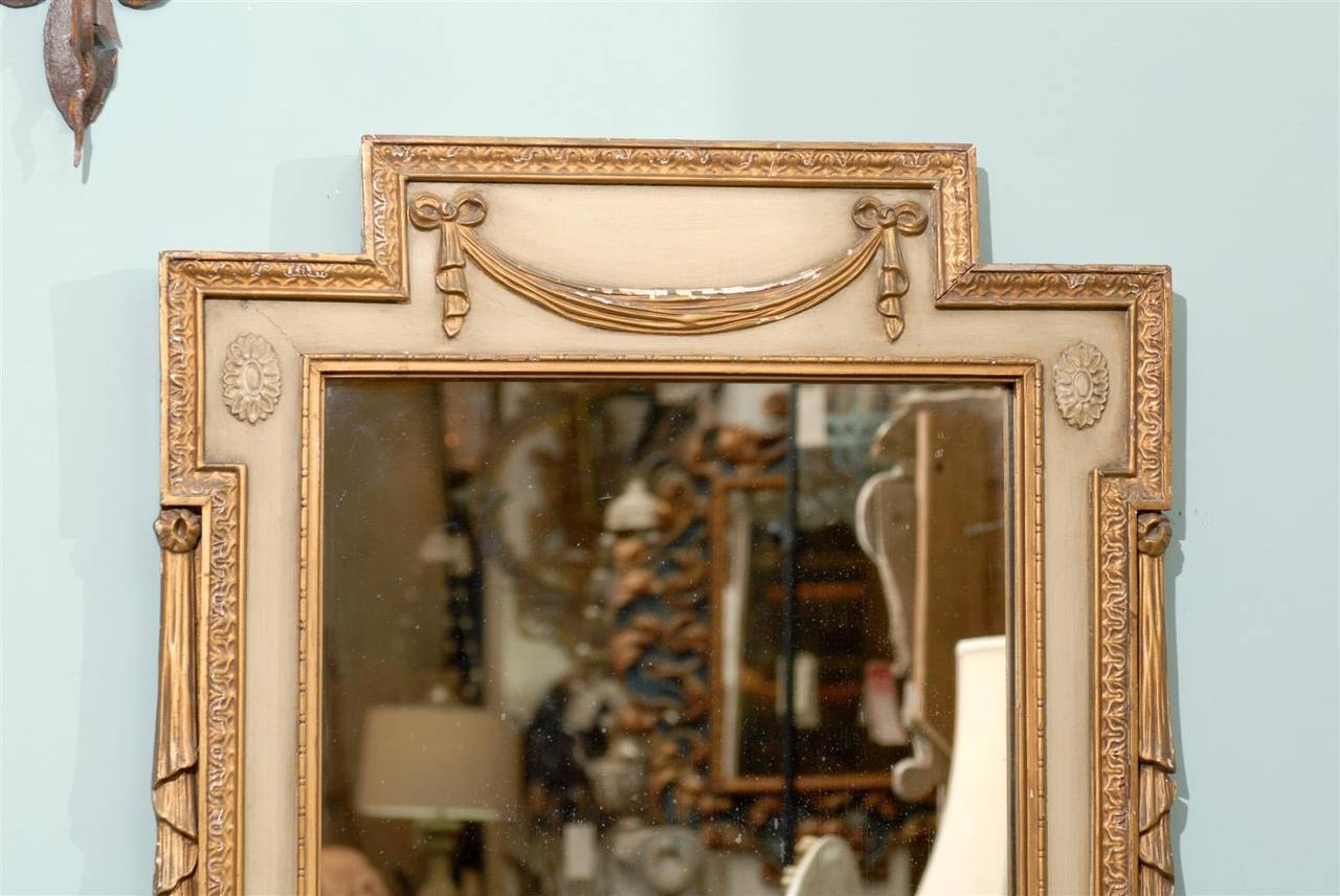 Pair of Painted and Gilded Swedish Mirrors from the Early 20th Century 3