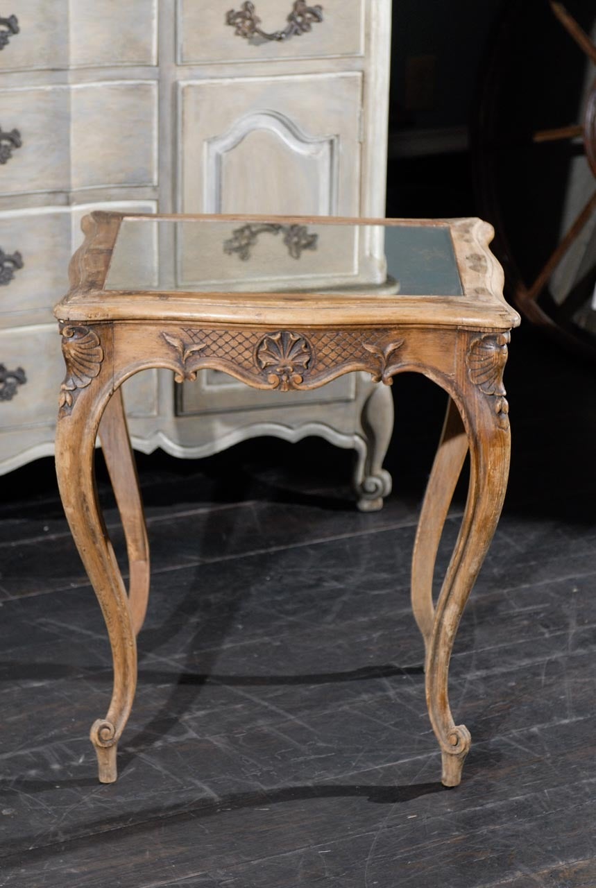 French 19th Century Brown Side/Drink Table with Mirrored Top and Leaf Carvings In Good Condition In Atlanta, GA