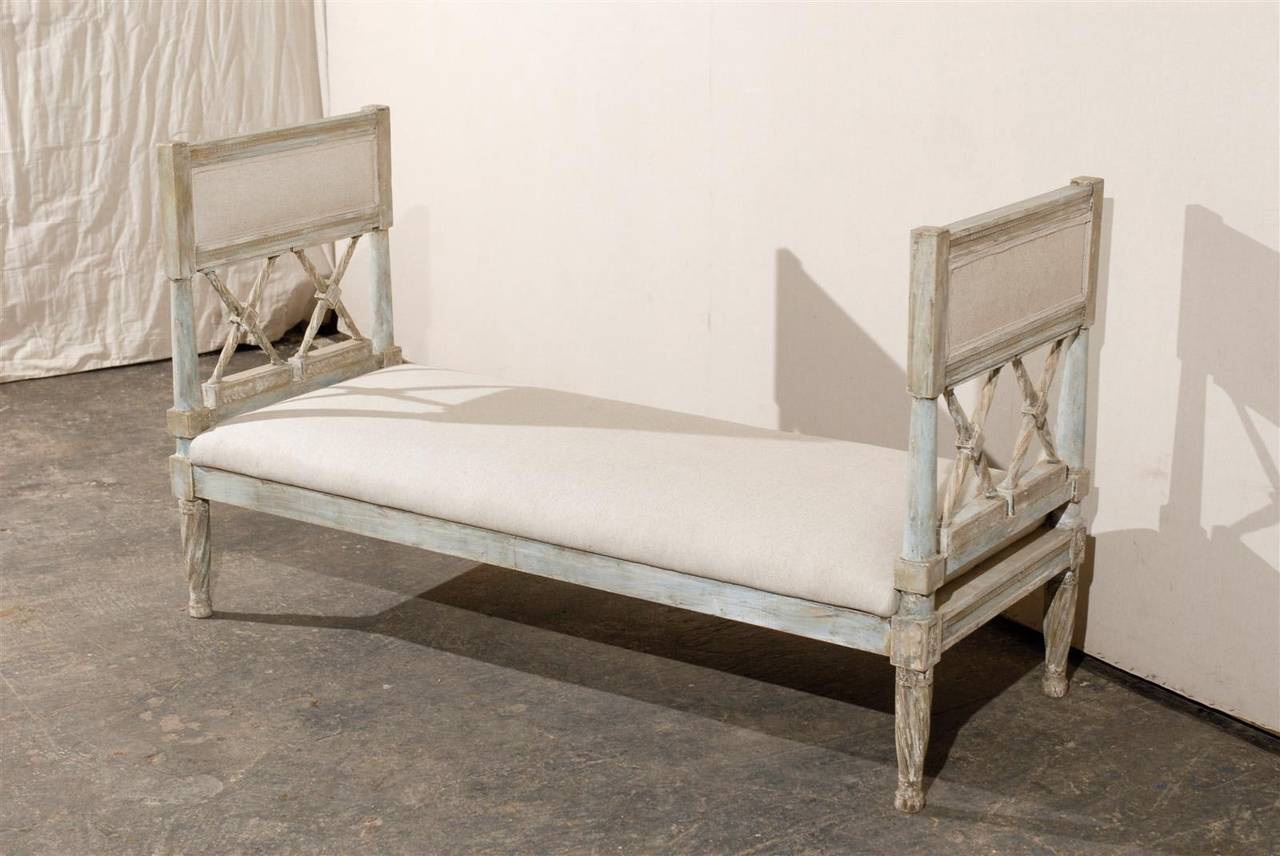 19th Century Gustavian Style Painted Wood Daybed In Good Condition In Atlanta, GA