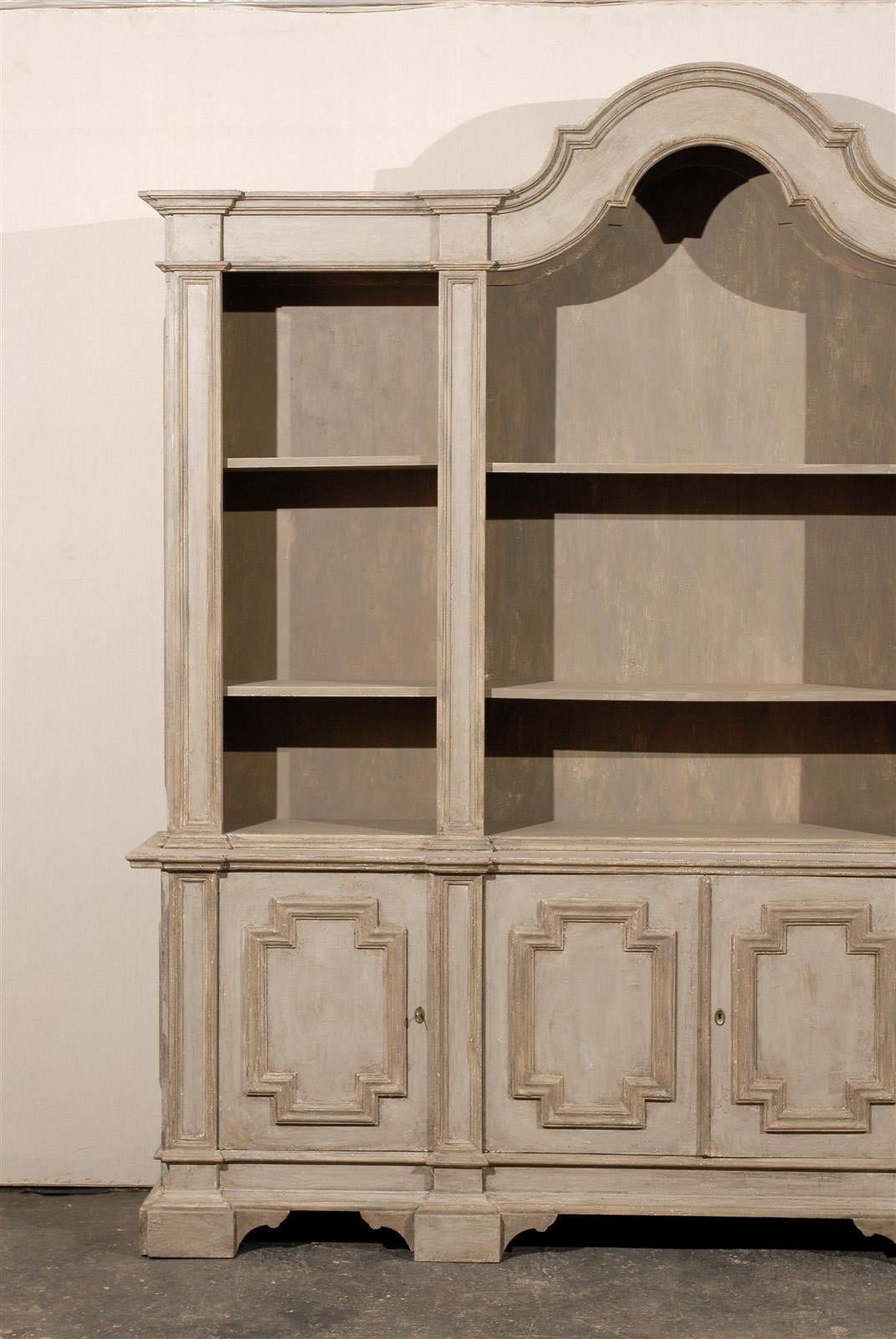 Italian Mid-20th Century Painted Wood Cabinet In Good Condition In Atlanta, GA