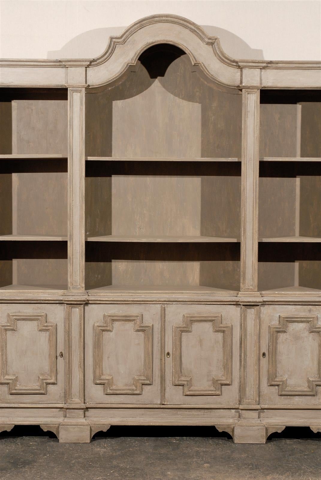 Italian Mid-20th Century Painted Wood Cabinet 1