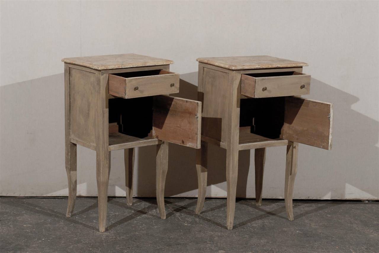 Painted Pair of Italian Mid-20th Century Nightstand Tables or Chests