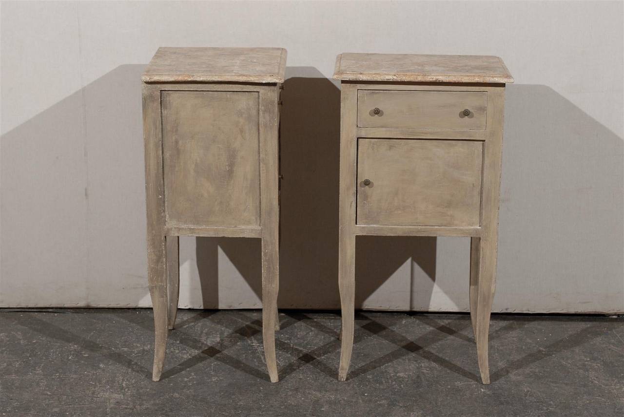 Pair of Italian Mid-20th Century Nightstand Tables or Chests 3